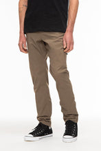 Load image into Gallery viewer, 686 Men's Everywhere Multi Pant - Slim Fit