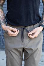 Load image into Gallery viewer, 686 Men's Everywhere Multi Pant - Slim Fit