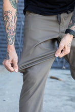 Load image into Gallery viewer, 686 Men's Everywhere Multi Pant - Slim Fit