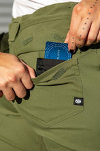 Load image into Gallery viewer, 686 Women's Everywhere Multi Pant