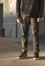 Load image into Gallery viewer, 686 Men&#39;s Everywhere Multi Pant - Slim Fit
