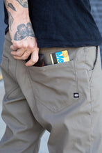 Load image into Gallery viewer, 686 Men&#39;s Everywhere Multi Pant - Slim Fit
